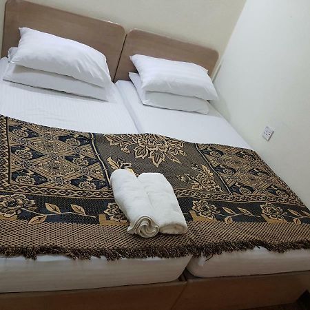 Home Stay Bayu Emas Appartment, باتو فيرينغي المظهر الخارجي الصورة